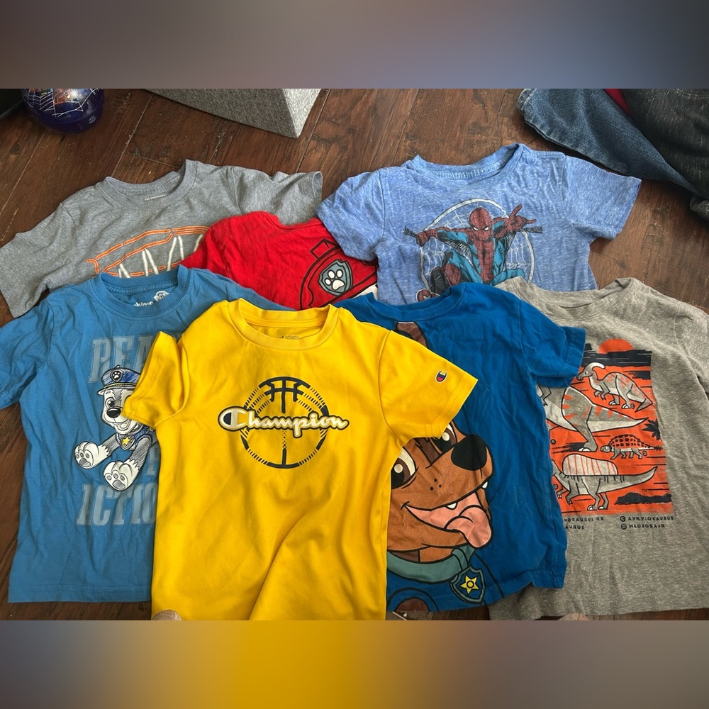 Boys short sleeve tops size 4t